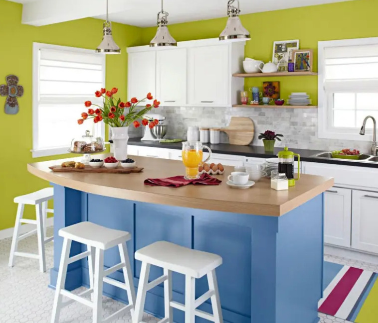 Gambar Dapur yang memiliki elemen kontras menonjol